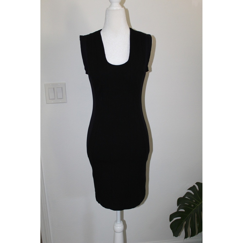 Diane von Furstenberg Black Scoop Neck Sleeveless Sheath Dress Size 2